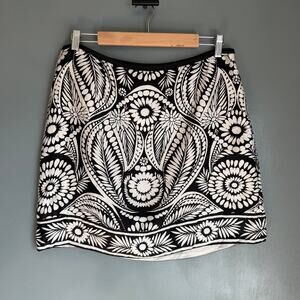 BANANA REPUBLIC Women's 10 Petite Short Silk B&W Floral Design Classic Skirt